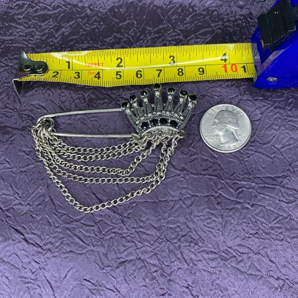 Vintage Crown Brooch with Black Stones and Chains - Picture 4 of 5